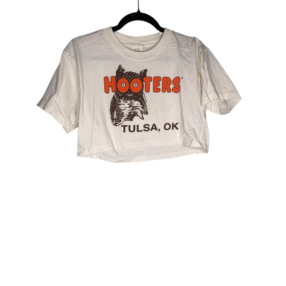 Vintage Hooters crop‎ top front and back graphic t-shirt